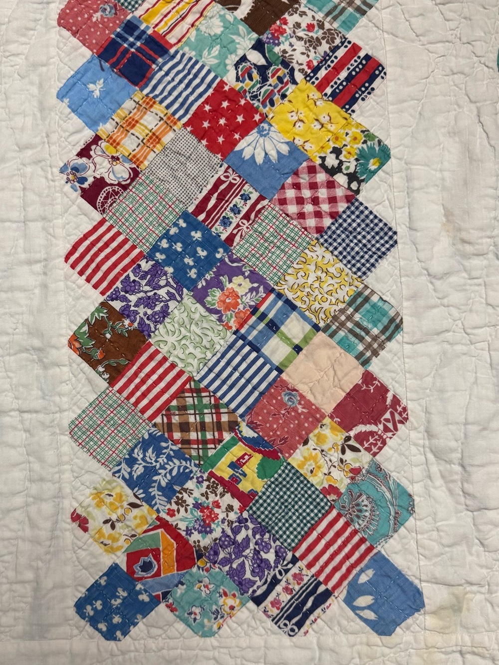 Handmade Vintage Patchwork Quilt - Scrappy Chain Multicolor Pattern - Picture 6 of 12